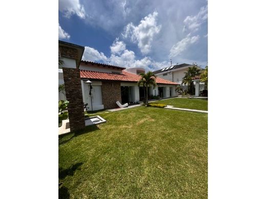Casa de lujo en Nueva Caracas, Distrito Capital
