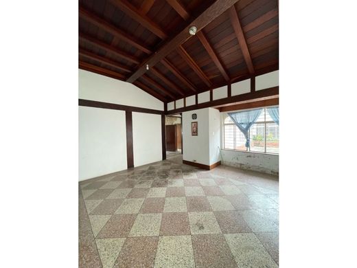 Lüks ev Karakas, Municipio Libertador