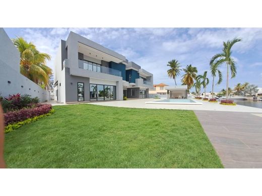 Luxury home in Lecherías, Estado Anzoátegui