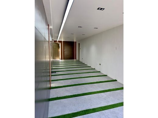 Luxury home in Nueva Caracas, Distrito Capital