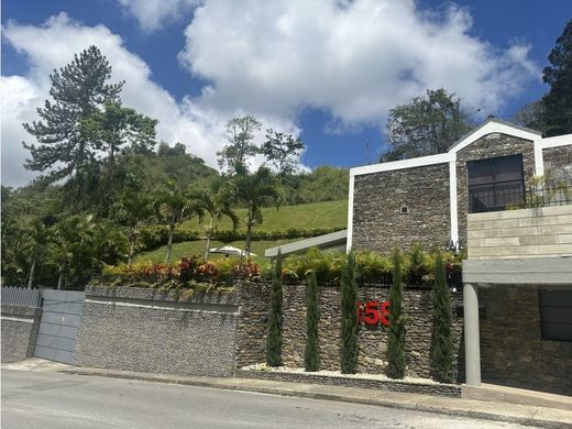Casa de lujo en Nueva Caracas, Distrito Capital