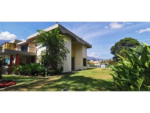 Casa de luxo - Nueva Caracas, Distrito Capital