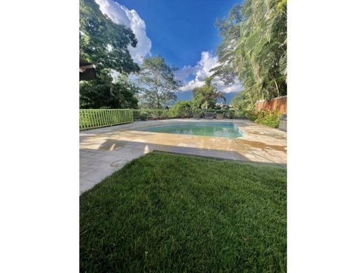 Lüks ev Karakas, Municipio Libertador