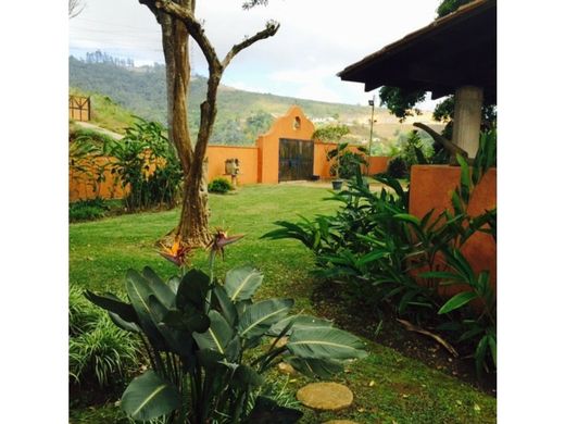 Quinta rústica - San Antonio de Los Altos, Municipio Los Salias