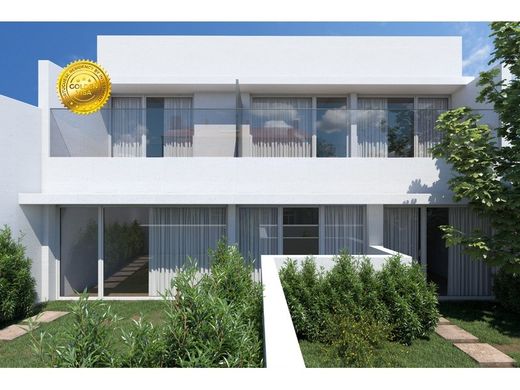 Townhouse in Vila Nova de Gaia, Distrito do Porto