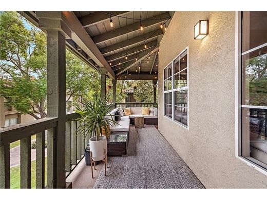 Rancho Santa Margarita, Orange Countyのアパートメント