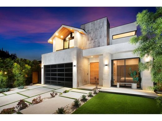 Luxury home in Burbank, Los Angeles County