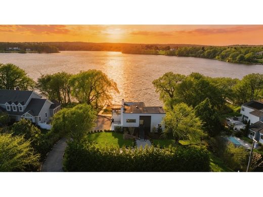 Luxury home in Water Mill, Suffolk County