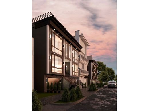 Luxury home in Irvington, Essex County