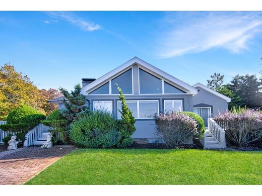 Luxury home in Peconic, Suffolk County