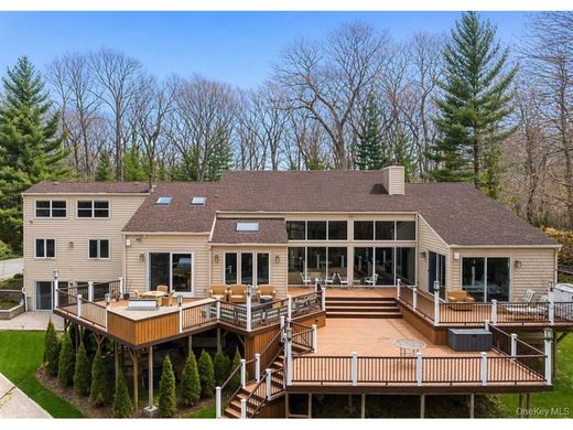 Luxury home in Woodbury, Nassau County
