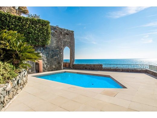 别墅  Albisola Superiore, 萨沃纳省