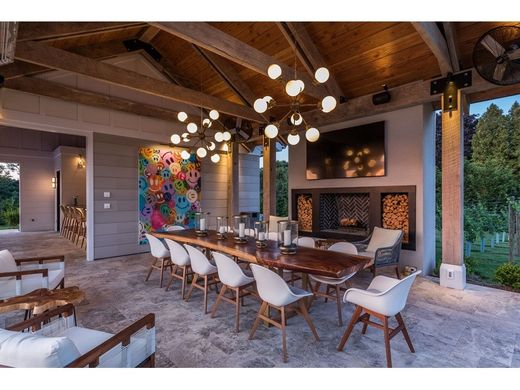 Luxury home in Water Mill, Suffolk County