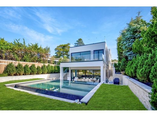 Luxury home in Southampton, Suffolk County