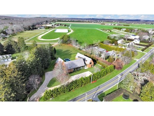 Luxury home in Water Mill, Suffolk County