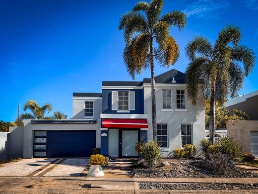 Luxury home in Toa Baja Zona Urbana, Media Luna Barrio