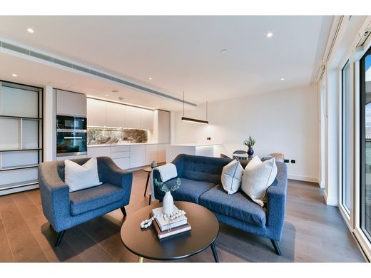 Apartment / Etagenwohnung in London, Greater London