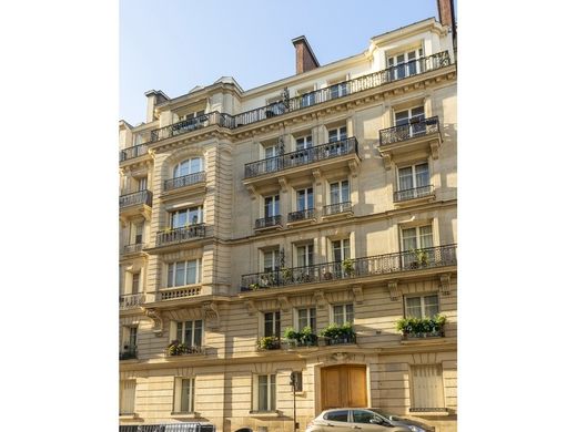 Apartment in Tour Eiffel, Invalides – Ecole Militaire, Saint-Thomas d’Aquin, Paris