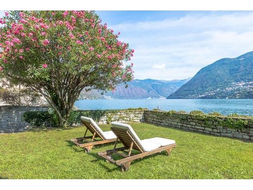 Villa a Laglio, Como