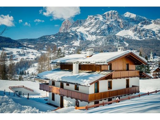 Villa in Cortina d'Ampezzo, Provincia di Belluno