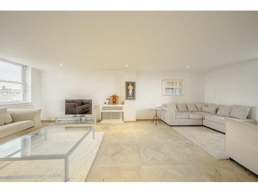 Apartment / Etagenwohnung in London, Greater London