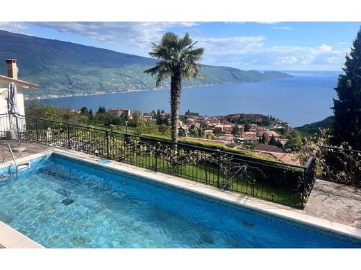 Villa - Tignale, Provincia di Brescia