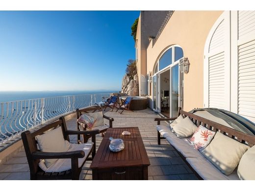 Apartment in Capri, Naples