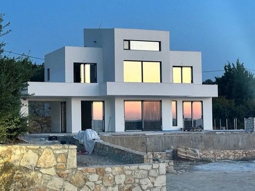 Villa à Valtsaíika, Nomós Korinthías