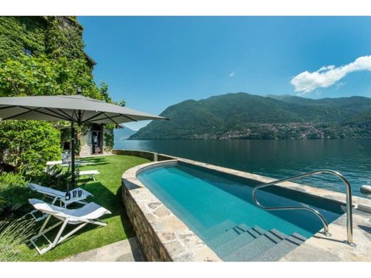 Villa a Brienno, Como