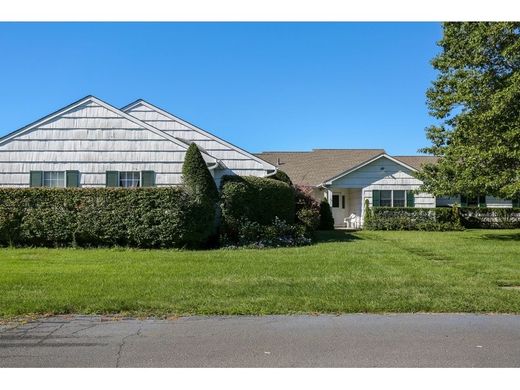 Apartment in Southampton, Suffolk County
