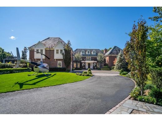 Luxury home in Melville, Suffolk County