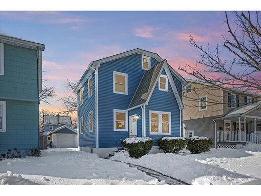 Luxury home in Bloomfield, Essex County