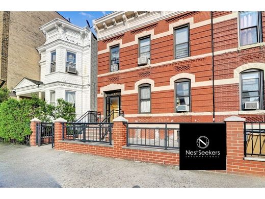 Townhouse - Queensbridge Houses, Queens County