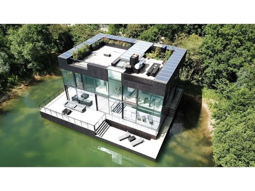 Villa in Lechlade, Gloucestershire