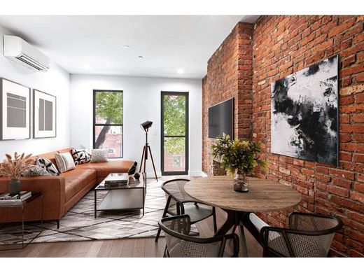 Brooklyn Heights: Элитные Виллы и Дома, Продажа - Престижная недвижимость Brooklyn Heights - LuxuryEstate.com