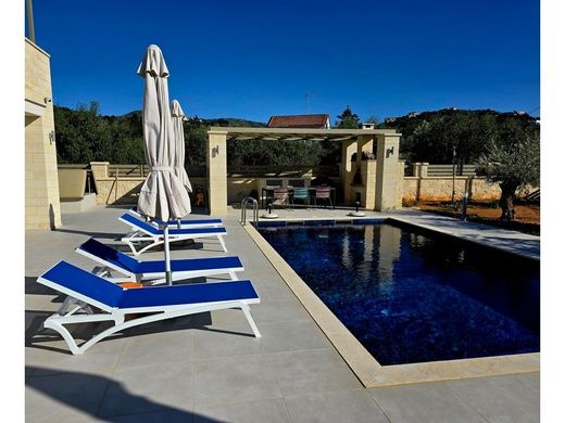 Villa a Kefalás, Nomós Chaniás