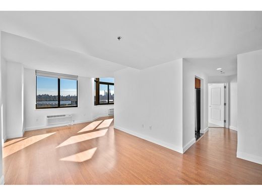 Apartment / Etagenwohnung in Edgewater, Bergen County