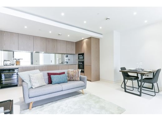 Apartment / Etagenwohnung in London, Greater London