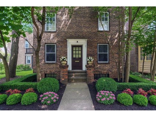 Townhouse in Queensbridge Houses, Queens