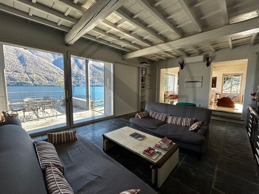 Villa in Brienno, Provincia di Como