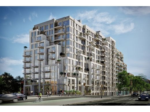 Townhouse for sale in Queensbridge Houses