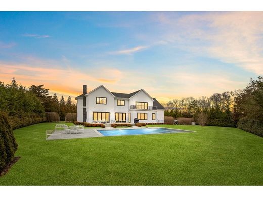 Luxury home in Water Mill, Suffolk County