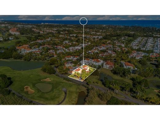 Luxury home in Paseo de Dorado, Higuillar Barrio