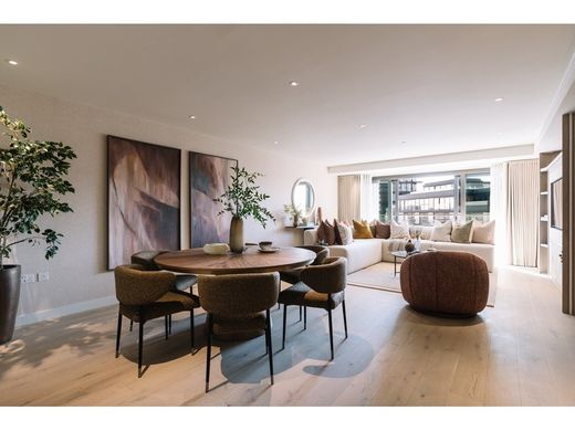 Apartment / Etagenwohnung in London, Greater London