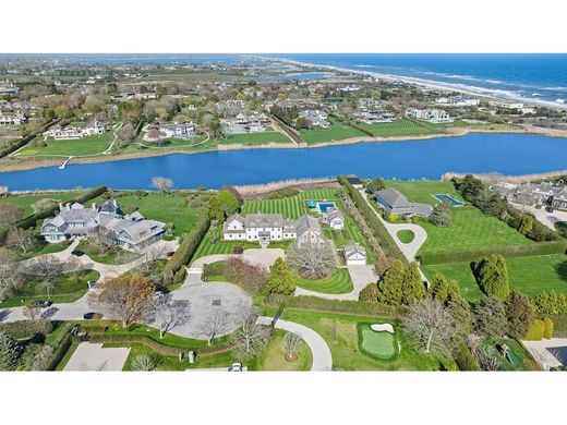 Luxury home in Southampton, Suffolk County