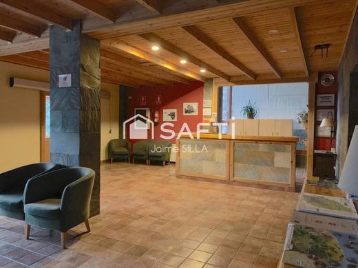 Wohnkomplexe in Alp, Provinz Girona