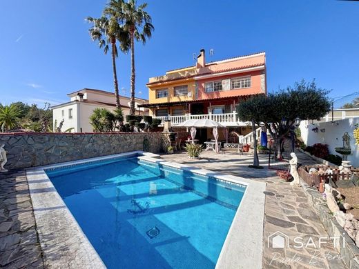 Villa in les Roquetes, Province of Barcelona