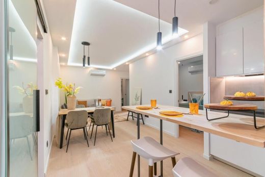 Apartment / Etagenwohnung in Barcelona, Provinz Barcelona