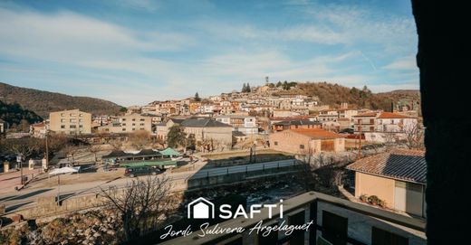Edificio en Montellá, Lérida