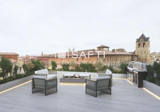 Apartment / Etagenwohnung in León, Kastilien und León